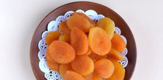 Albicocche secche sotto grappa